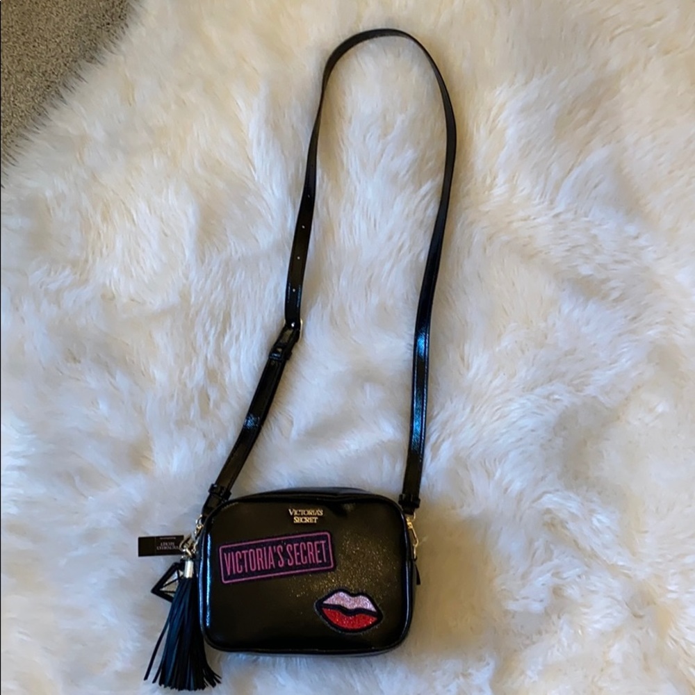 NWT Victoria’s Secret Black Patent Crossbody! 👄💄